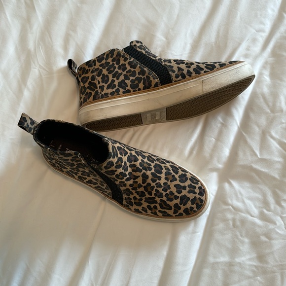 Toms Bryce sneaker booties in animal print. Size 8.5 - Picture 1 of 8